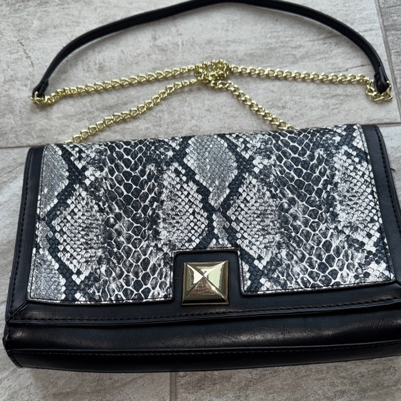 Neiman Marcus- Chic Black and Gray Snake Print Women's Bag - Picture 2 of 12
